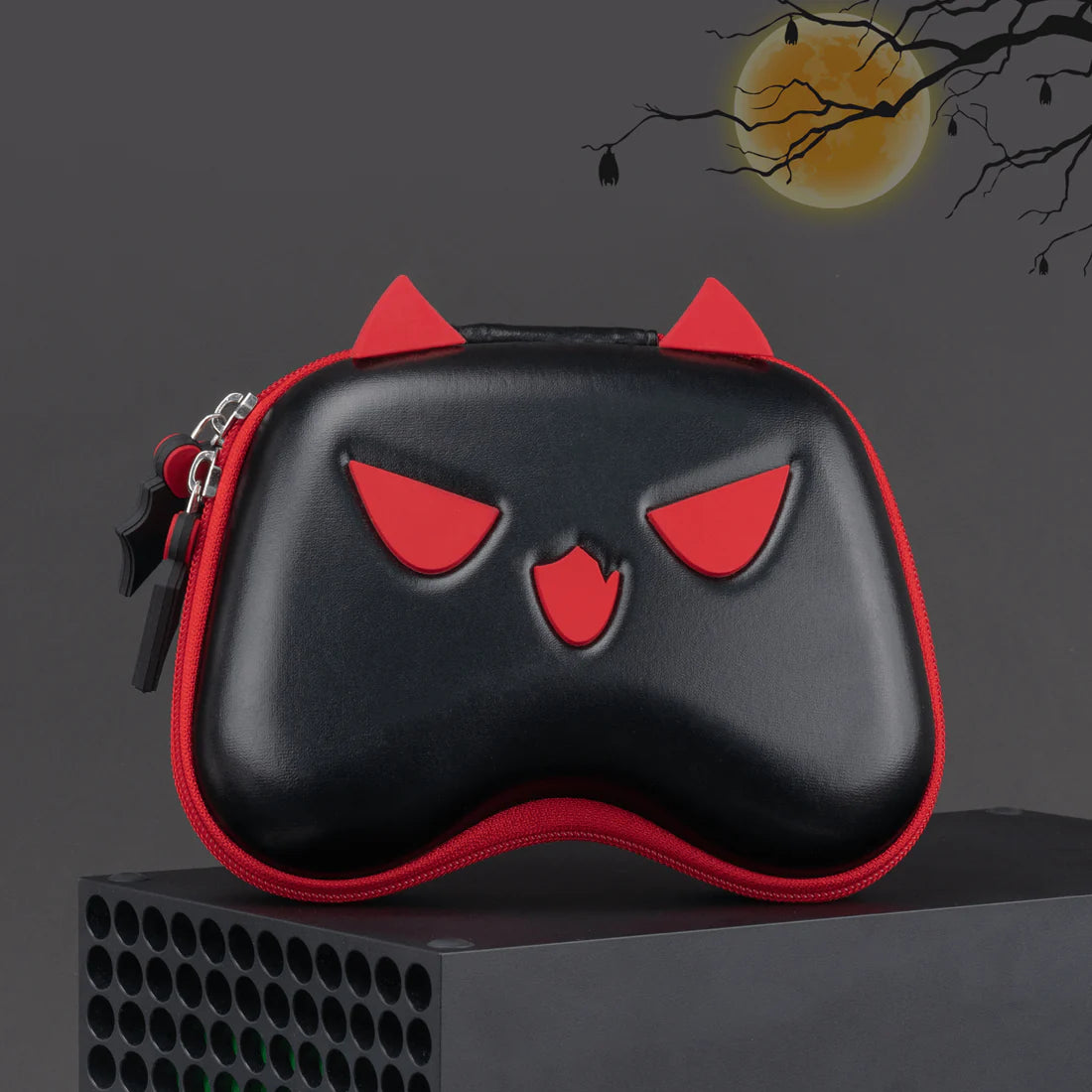 GeekShare "Devil" carrying case for gaming controllers