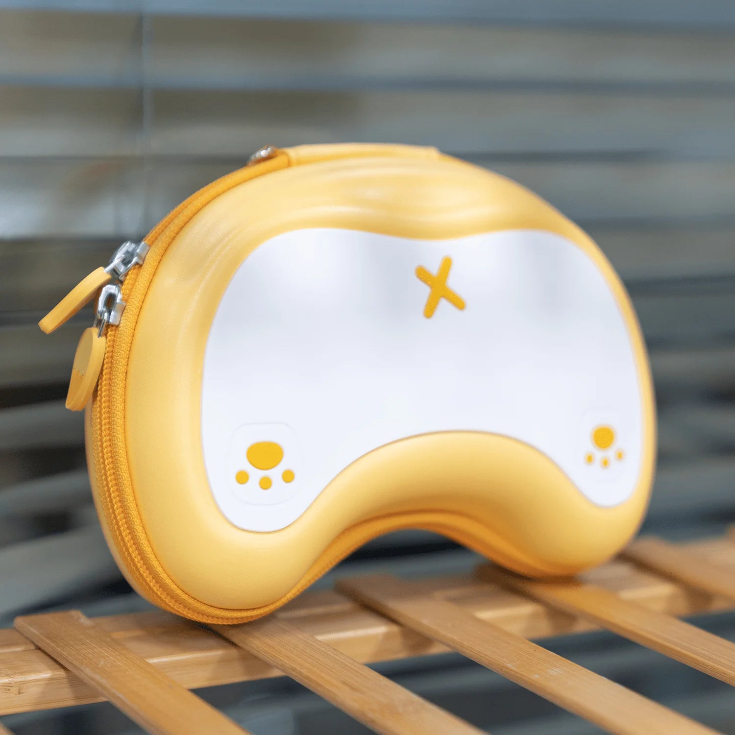 GeekShare "Corgi" carrying case for gaming controllers